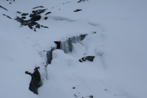Gefrorener Wasserfall und das Mitte Juni