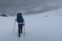 Schneewanderung ueber Pass machte es auch nicht einfacher