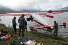 Versorgung fuer den Kanu-Abschnitt im Anflug.