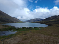 Nach dem Anaktuvuk Pass wurden die Taeler weiter und es hatte mehr Seen